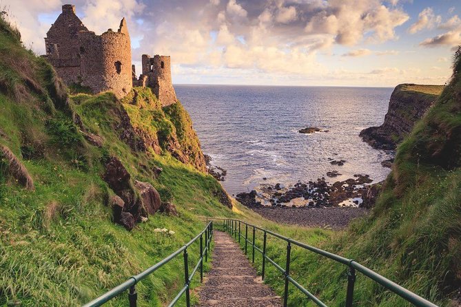 (Small Group) Shore Tour From Belfast: Giants Causeway and Belfast Day Trip - Exploring the Giants Causeway
