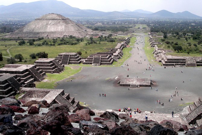 Small Group: Teotihuacan Pyramids and Shrine of Guadalupe With Lunch - UNESCO World Heritage Sites