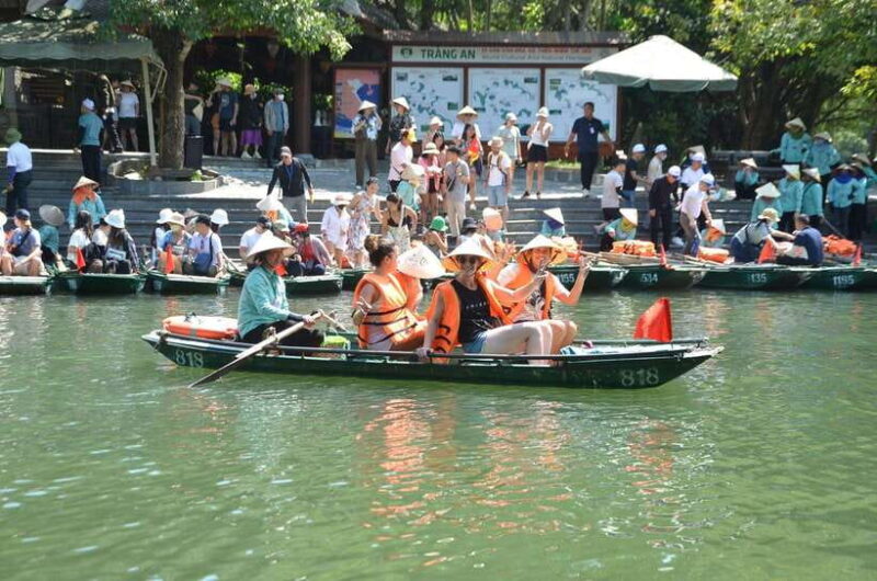 Small Group Tour Bai Dinh, Trang An, Mua Cave From Ninh Binh - Lunch and Dining Experience