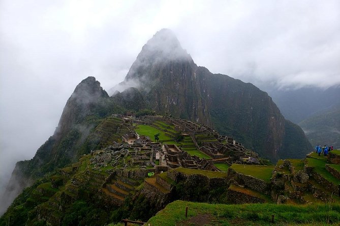 Small-Group Tour: Guide Service in Machu Picchu From Cusco - Tour Guide Expertise