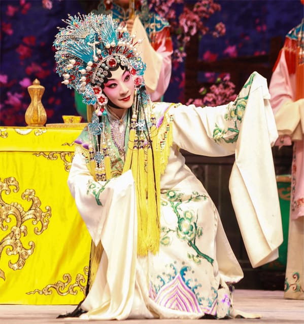 Small Group Tour Of Acrobatics Show And Peking Opera Show - Key Points