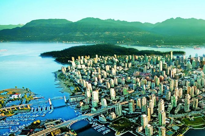Small Group Tour: Vancouver Sightseeing and Capilano Suspension Bridge - Crossing the Bridge