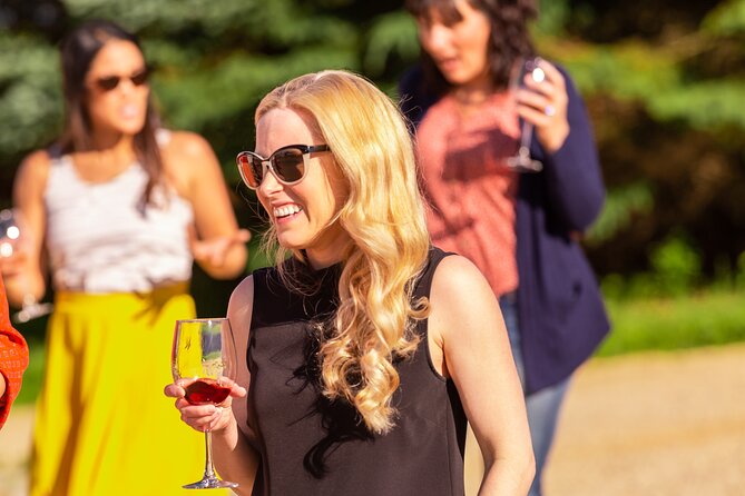 Small-Group Vineyard and Orchard Tour With Wine Tasting in Muscoda - Key Points