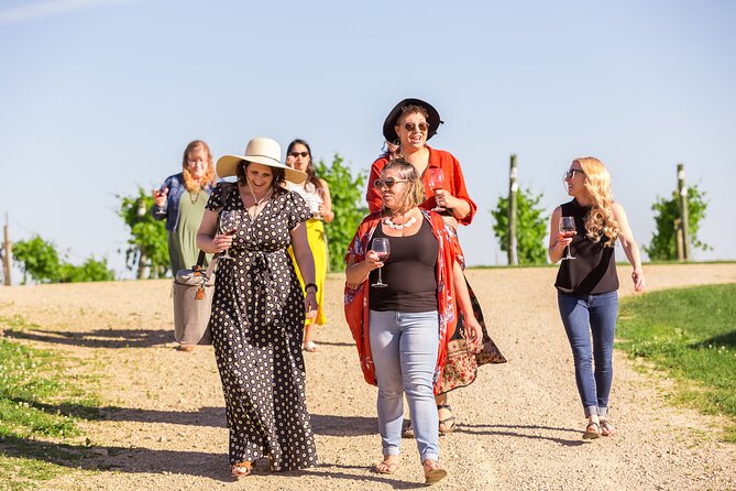 Small-Group Vineyard and Orchard Tour With Wine Tasting in Muscoda - Intimate Tour Experience