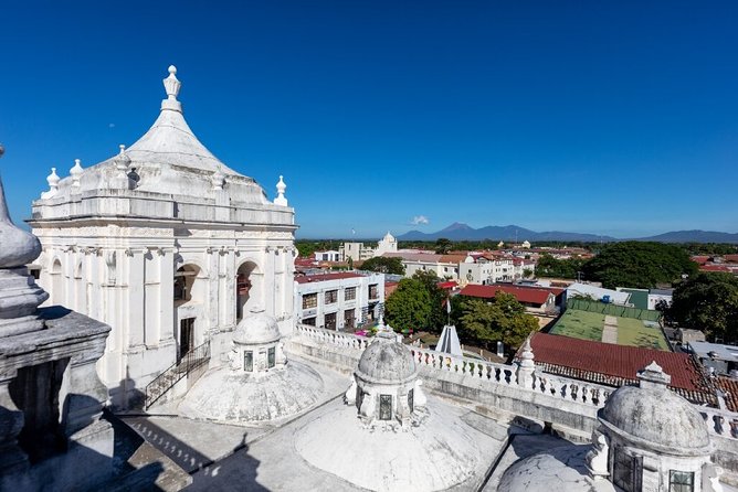 Small-Group Walking Excursion of León City - Explore Cultural Landmarks
