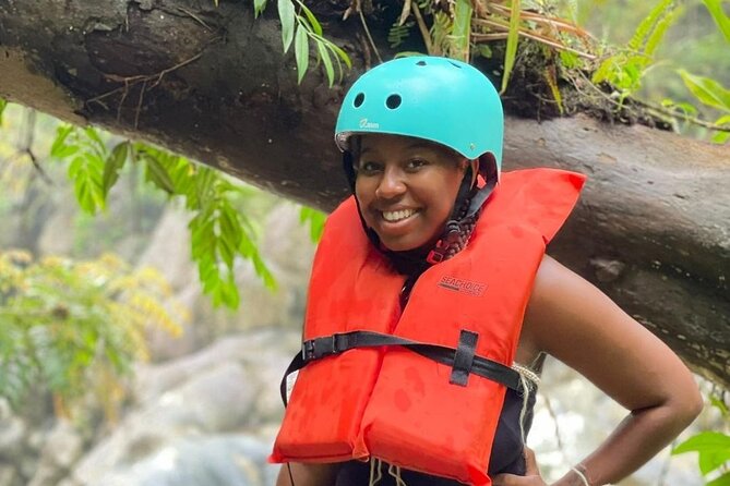 Small-Groups El Yunque Rainforest Tour 8 & 11 Am With Transport - Tour Rating and Badge