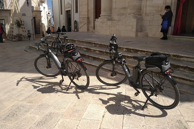 Smart & Easy Ebike Tour in the Itria Valley: Martina Franca - Locorotondo - Meeting and End Points