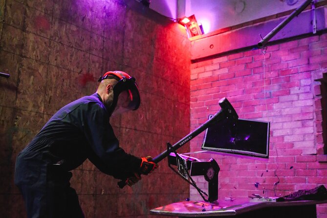 Smash Lab Rage Room Experience in Hawaii - Relaxation Lounge
