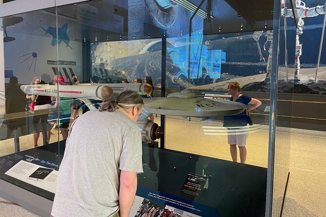Smithsonian Museums Walking Tour With Reserved Air & Space Entry - Customer Feedback Concerns