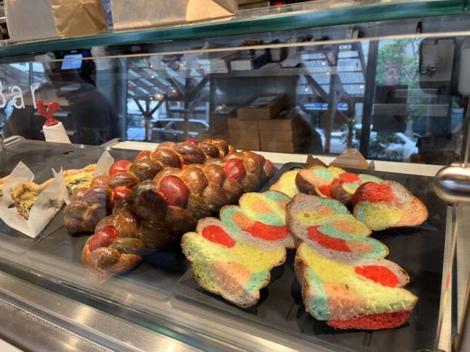 Snack Safari in Pike Place Market - Iconic Spots and Historical Tidbits