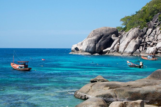 Snorkel Tour to Koh Nangyuan and the Hidden Bays of Koh Tao Onboard the Oxygen - Climb to Viewpoint