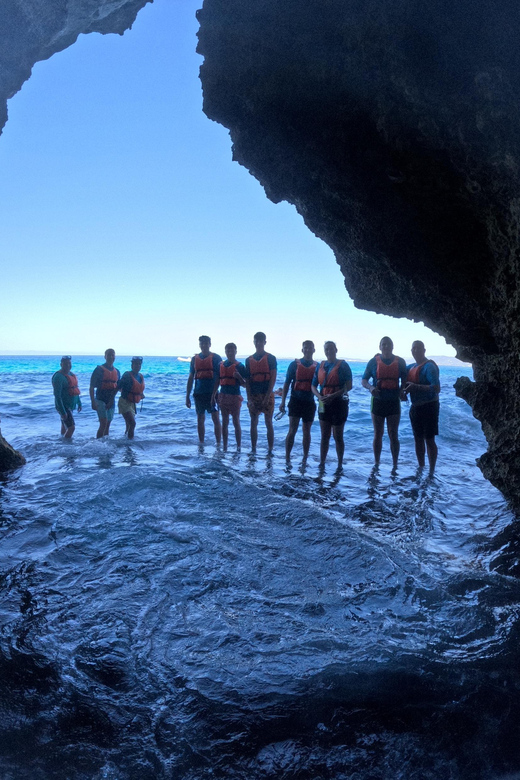 Snorkeling in Cueva Verde - Key Points