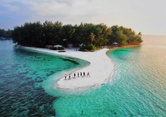 Snorkelling & Islandhopping Tour Karimunjawa (Private Tour) - Getting to the Meeting Point