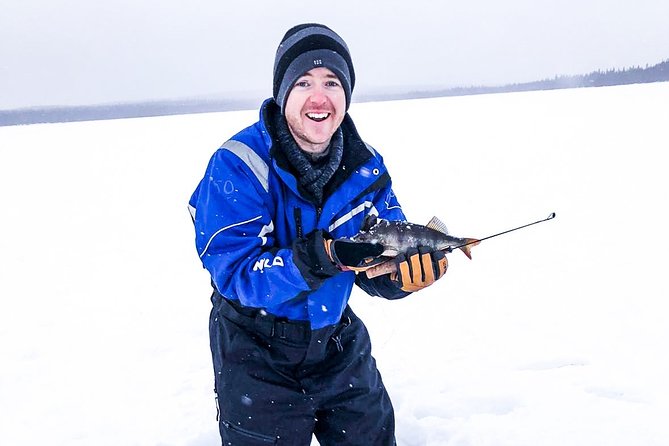 Snowshoe Trip for Ice Fishing in Inari-Saariselkä - Ice Fishing Excursion