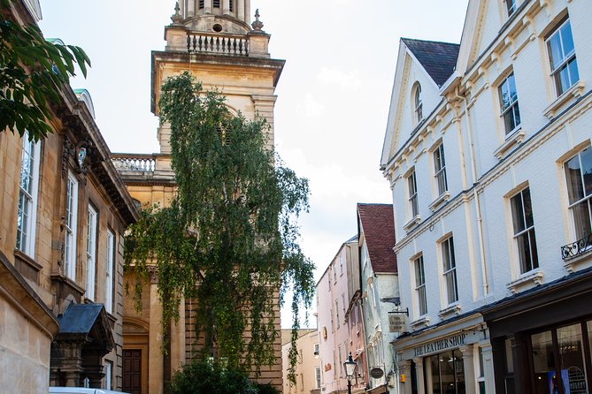 Social Distancing Specialised Oxford University Walking Tour With Student Guides - Tour Details and Accessibility