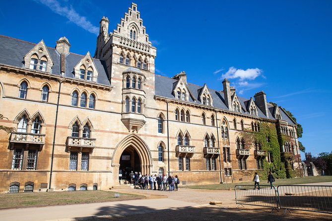 Social Distancing Specialised Oxford University Walking Tour With Student Guides - Small Group Experience