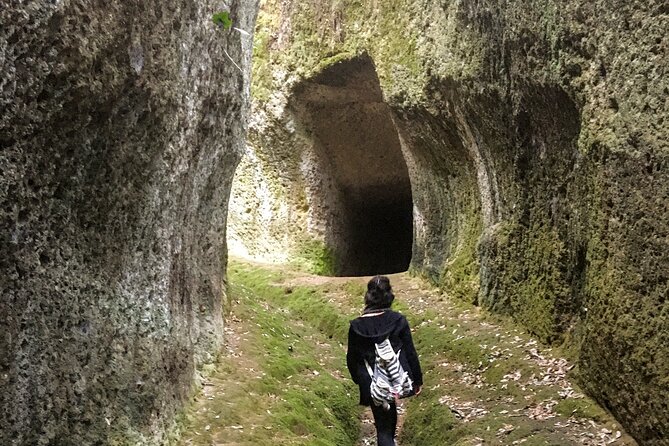 Sorano: The Vie Cave and Cantina Della Luce - Exploring the Vie Cave