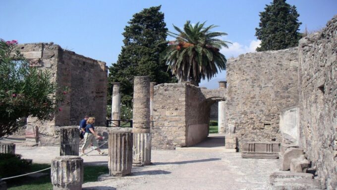 Sorrento: Pompeii & Herculaneum Tour With Skip-The-Line - Exploring the Ruins of Pompeii
