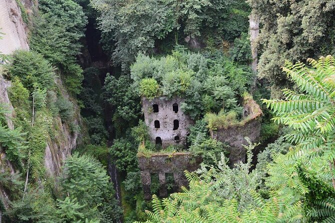 Sorrento Walking Tour With Limoncello Tasting - Exploring Il Vallone Dei Mulini