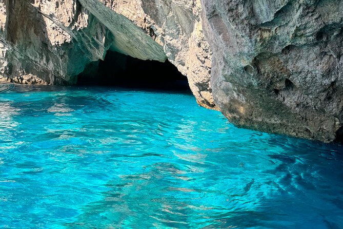 Sorrentomaxiboat Tours to Capri - Luxurious Amenities and Facilities