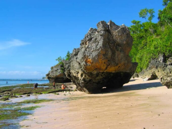 South Bali: Sunset Temple and Beaches Day Tour - Visiting Melasti Beach