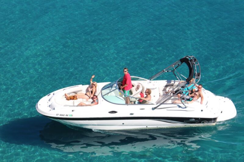 South Lake Tahoe: 3-Hour Customizable Tour on a 28-Foot Boat - Boat and Equipment Details