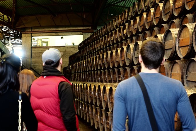 South of Lisbon's Wonders – Arrábida , Wine & Tile Private Tour - Visiting Castelo De Palmela