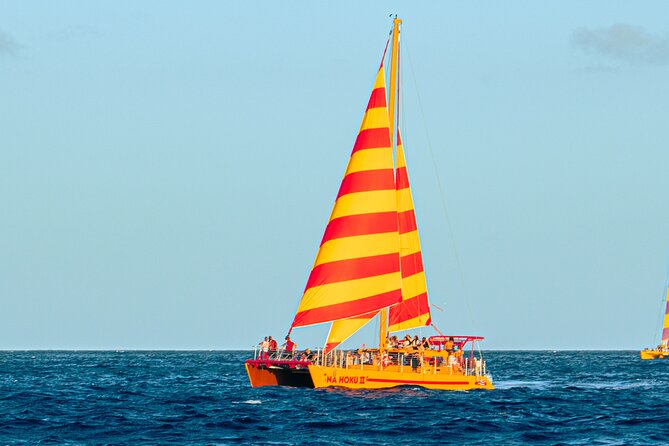 South Shore Open Sail From Kewalo Harbor Including Drinks - Capacity, Accessibility, and Atmosphere