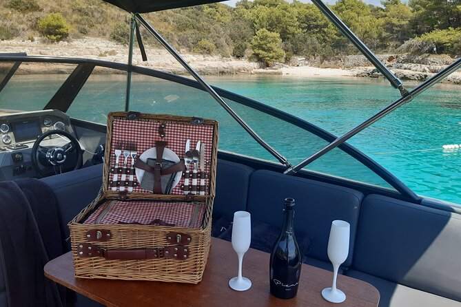South Side Hvar & Pakleni Islands Full-Day Private Boat Tour - Exploring the Islands