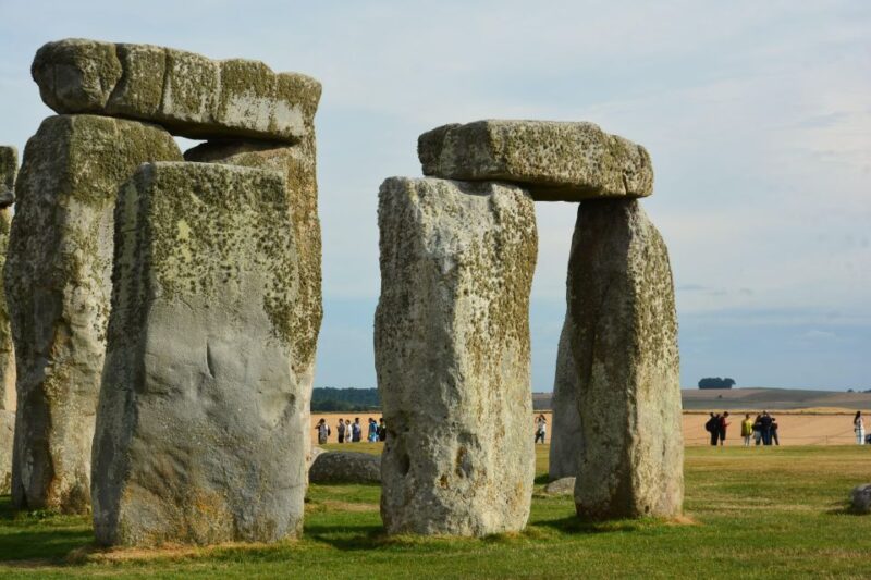 Southampton: Cruise Transfer to London via Stonehenge - Activity Description