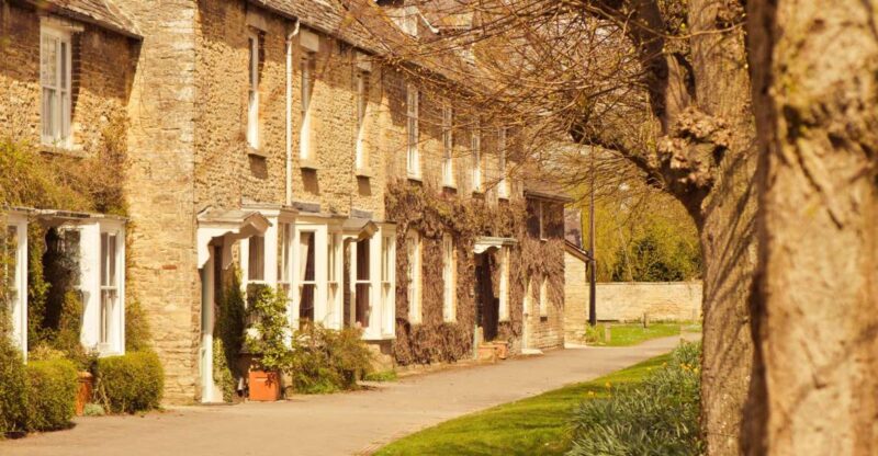 Southampton: Downton Abbey Sites London Day Trip & Pub Lunch - Key Points