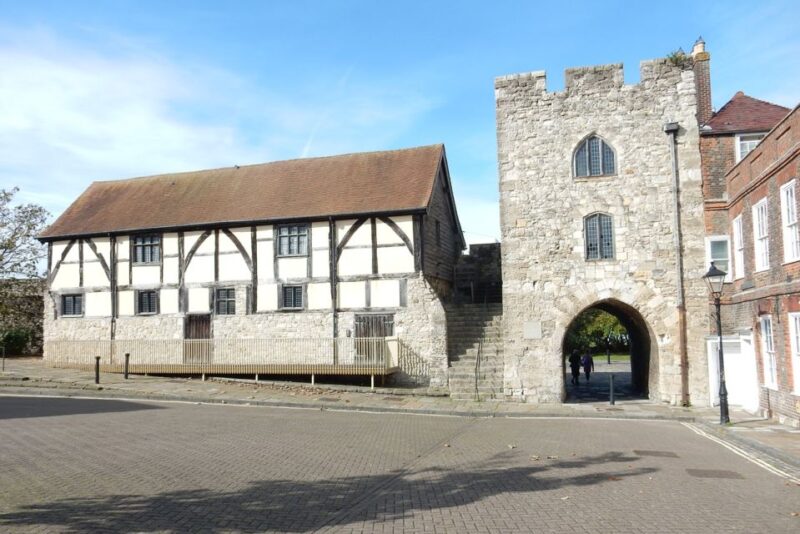 Southampton: Quirky Self-Guided Smartphone Heritage Walks - Key Points