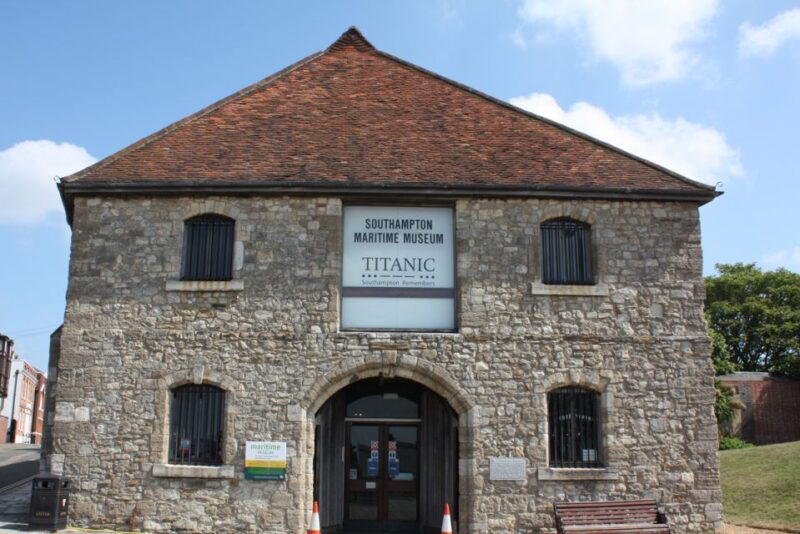 Southampton: Quirky Self-Guided Smartphone Heritage Walks - Uncover the Ports History