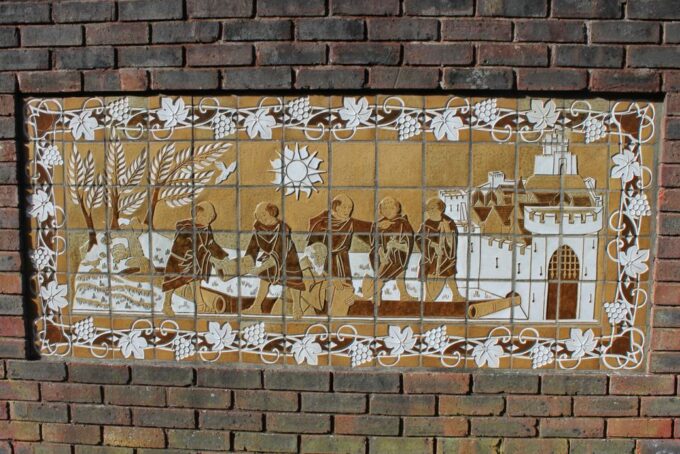 Southampton: Quirky Self-Guided Smartphone Heritage Walks - Addictive Clues With Answers