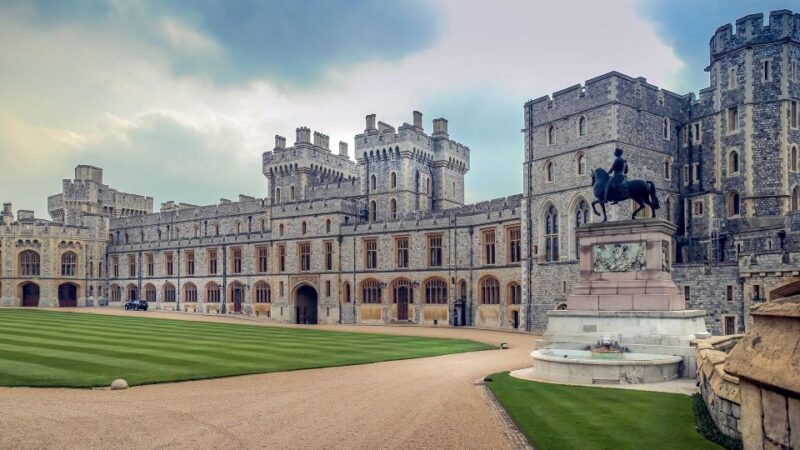 Southampton to London via Windsor Castle (private Vehicle) - Travel in Comfort