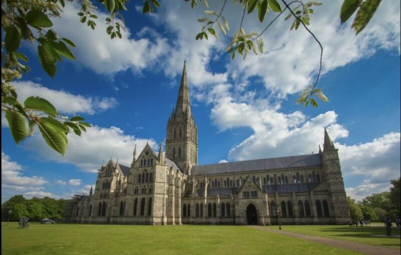 Southampton: Transport to London With 3 Sightseeing Stops - Transportation and Guides