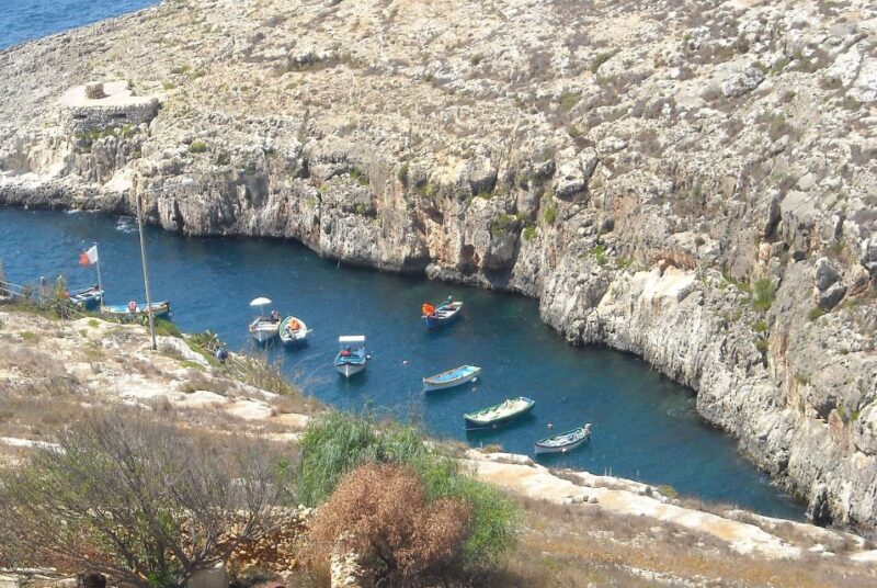 Southern Malta: Blue Grotto, Hagar Qim, and Marsaxlokk Tour - Discovering the Blue Grotto