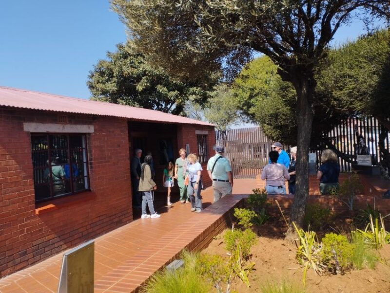 Soweto & Apartheid Museum With Local Lunch - Pickup and Dropoff