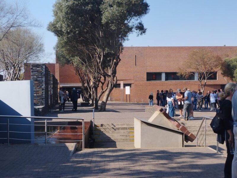 Soweto & Apartheid Museum With Local Lunch - Apartheid Museum and Nelson Mandela House