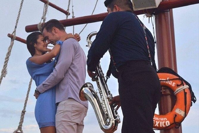 Spanish Galleon in Cancún - Romantic Lobster Dinner Cruise & Live Saxophone - Meeting Point and Accessibility