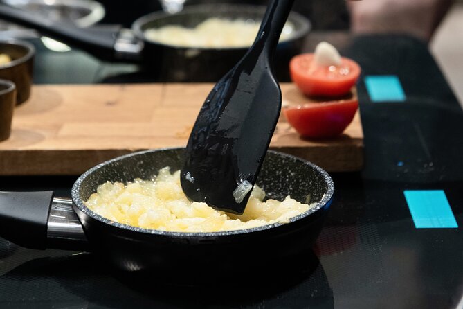 Spanish Omelet Cooking Class and Bottomless Wine Brunch - Inclusive Beverage Experience
