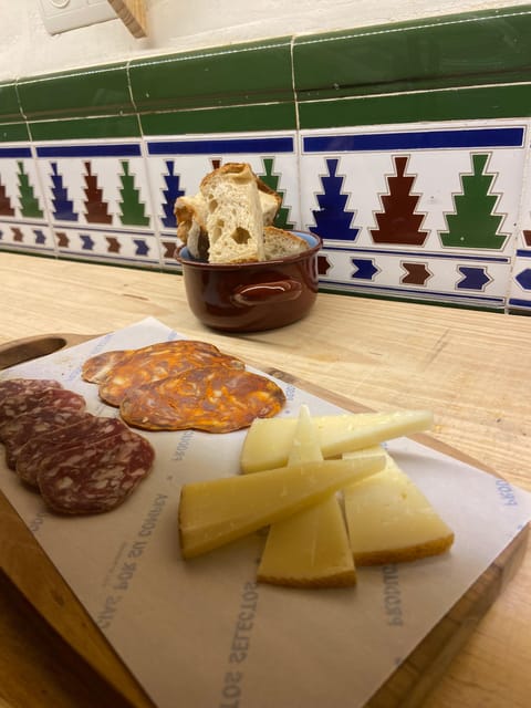 Spanish Sips and Bites: Discovering Sangria and Ibérico - Key Points