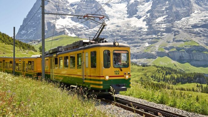 Spectacular Ride to Experience Jungfraujoch - Top of Europe - Shopping and Dining