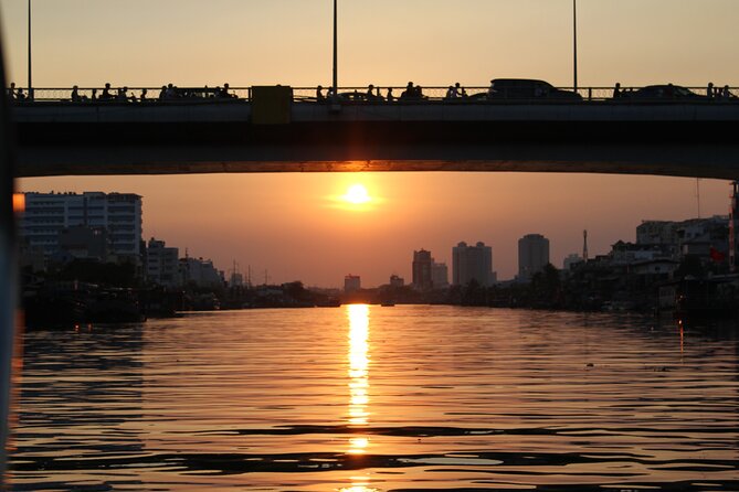 Speed Boat Tour to The Deck for Sunset Cocktail - Inclusions and Amenities