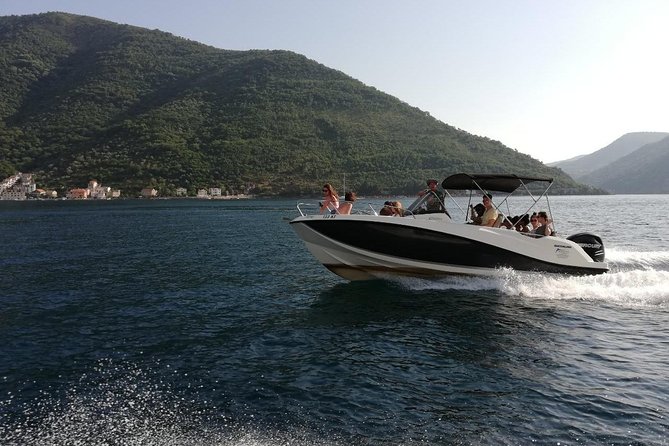 Speed Boat Trip: Blue Cave Swim & Beach Time With Brunch Included - Use of Snorkeling Equipment