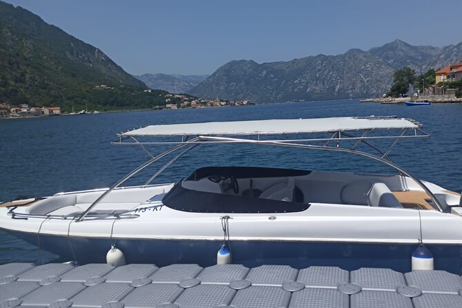 Speedboat Rent up to 8 People(Charged per Hour) - Key Points