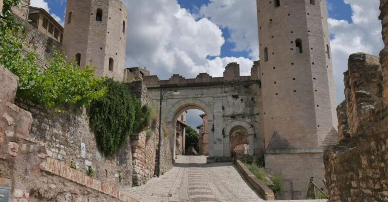 Spello: Old Town Guided Walking Tour - Local Art and Architecture