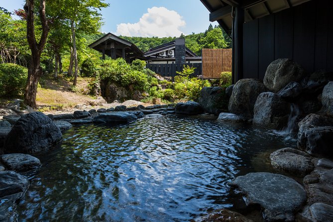 Spend Your Own Time in the Space of Important Cultural Properties and Natural Hot Springs. - Accessibility and Transportation
