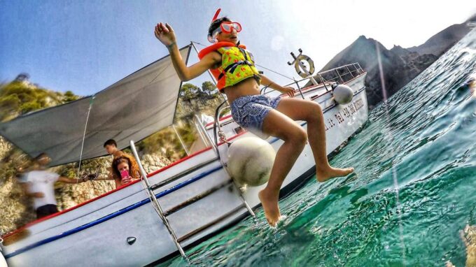 Sperlonga: Private Blue Grotto Boat Tour - Boat Tour Inclusions