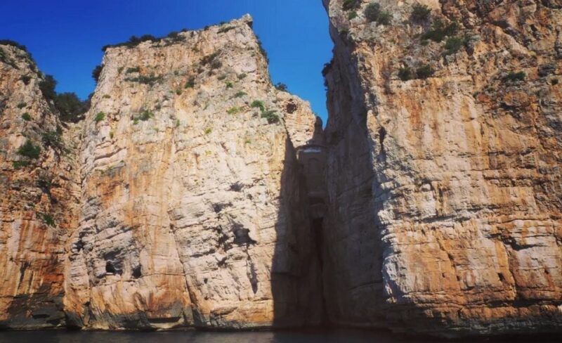 Sperlonga: Private Cruise to Discover the Seven Beaches - Montagna Spaccata